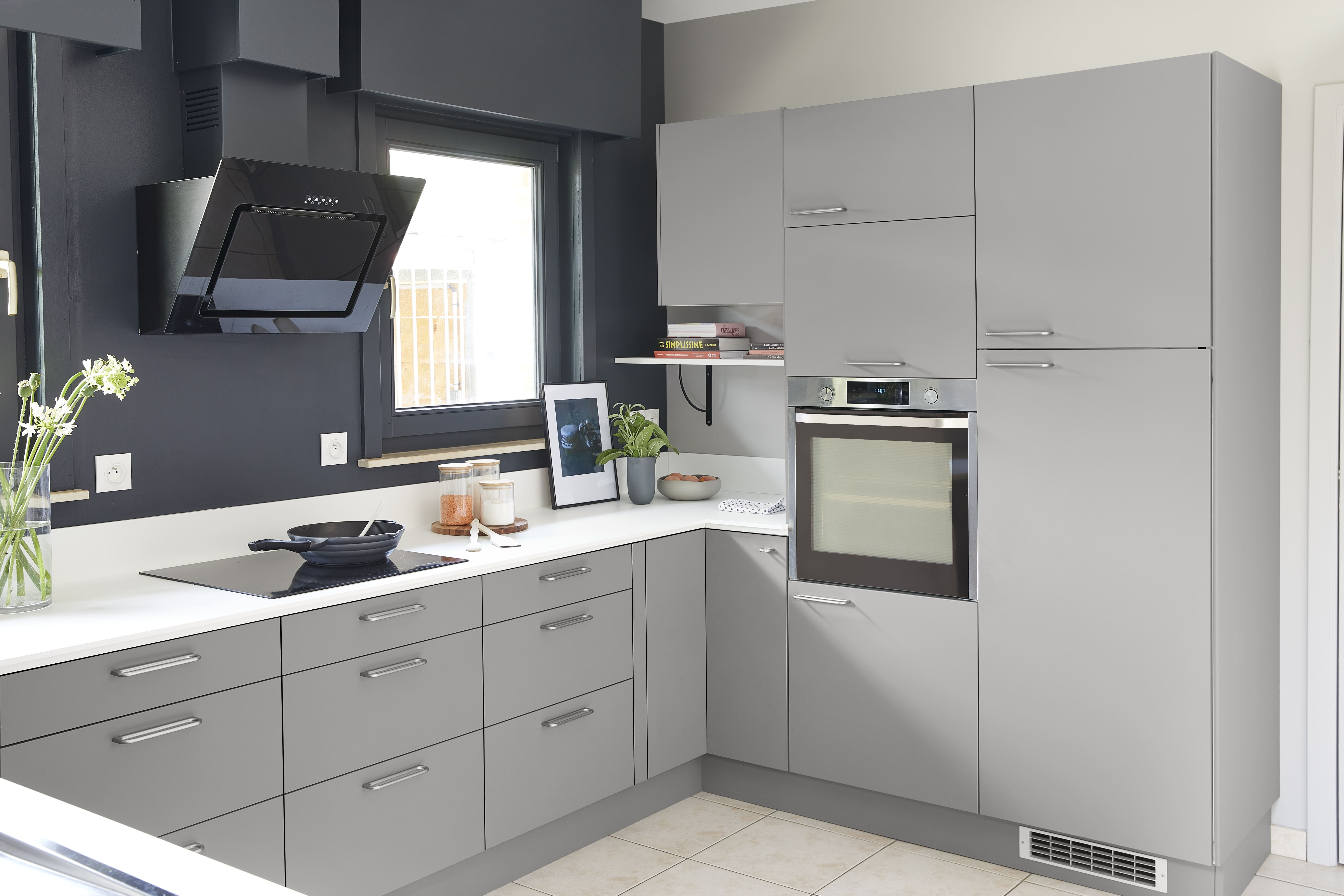 cuisine relookée avec des façades Serena gris minéral adaptables aux caissons Ikea Metod et Ikea Faktum par RYK